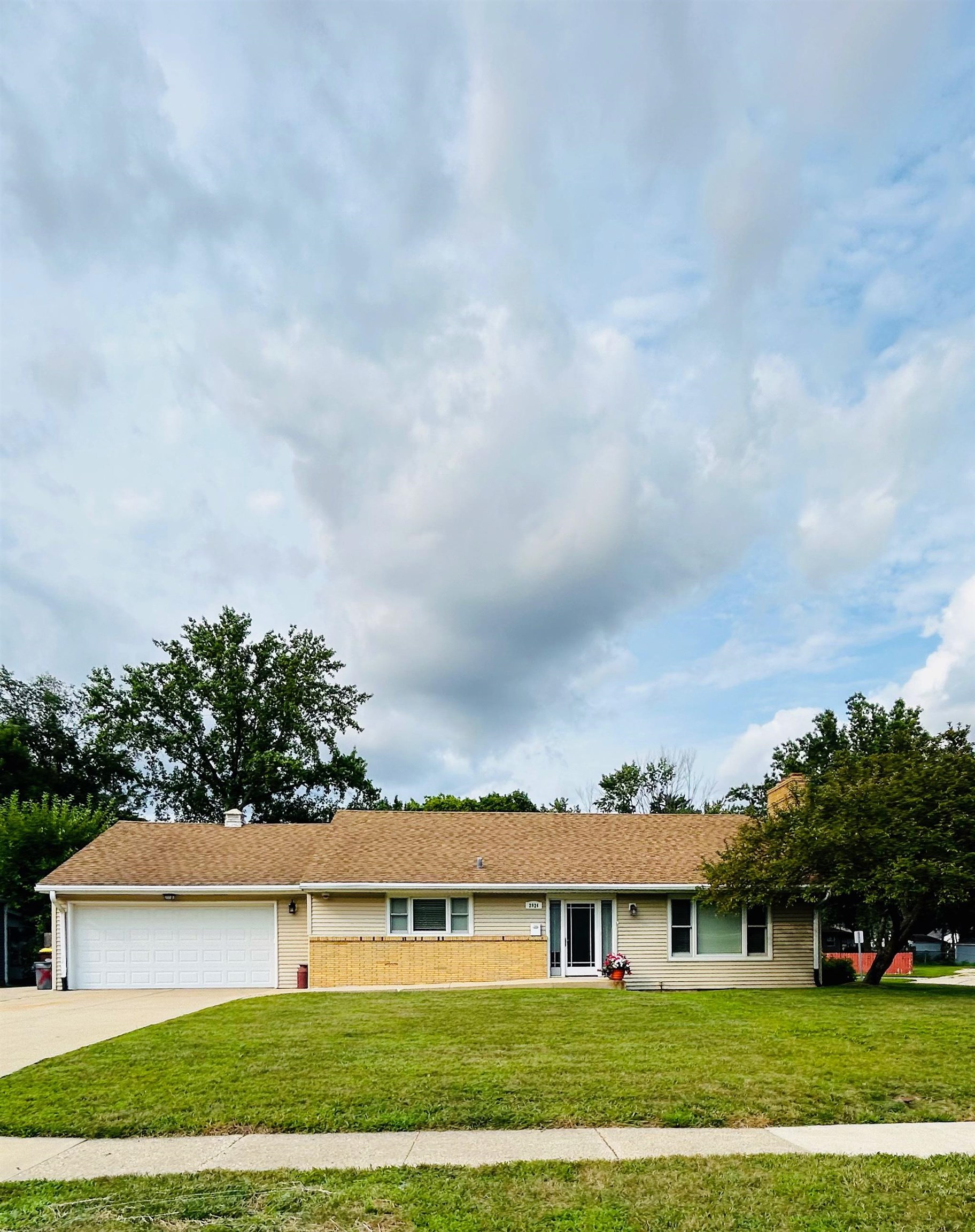 2924 Guilford Road Rockford, IL 61107 - Photo 1 of 46 Gallery Image 1