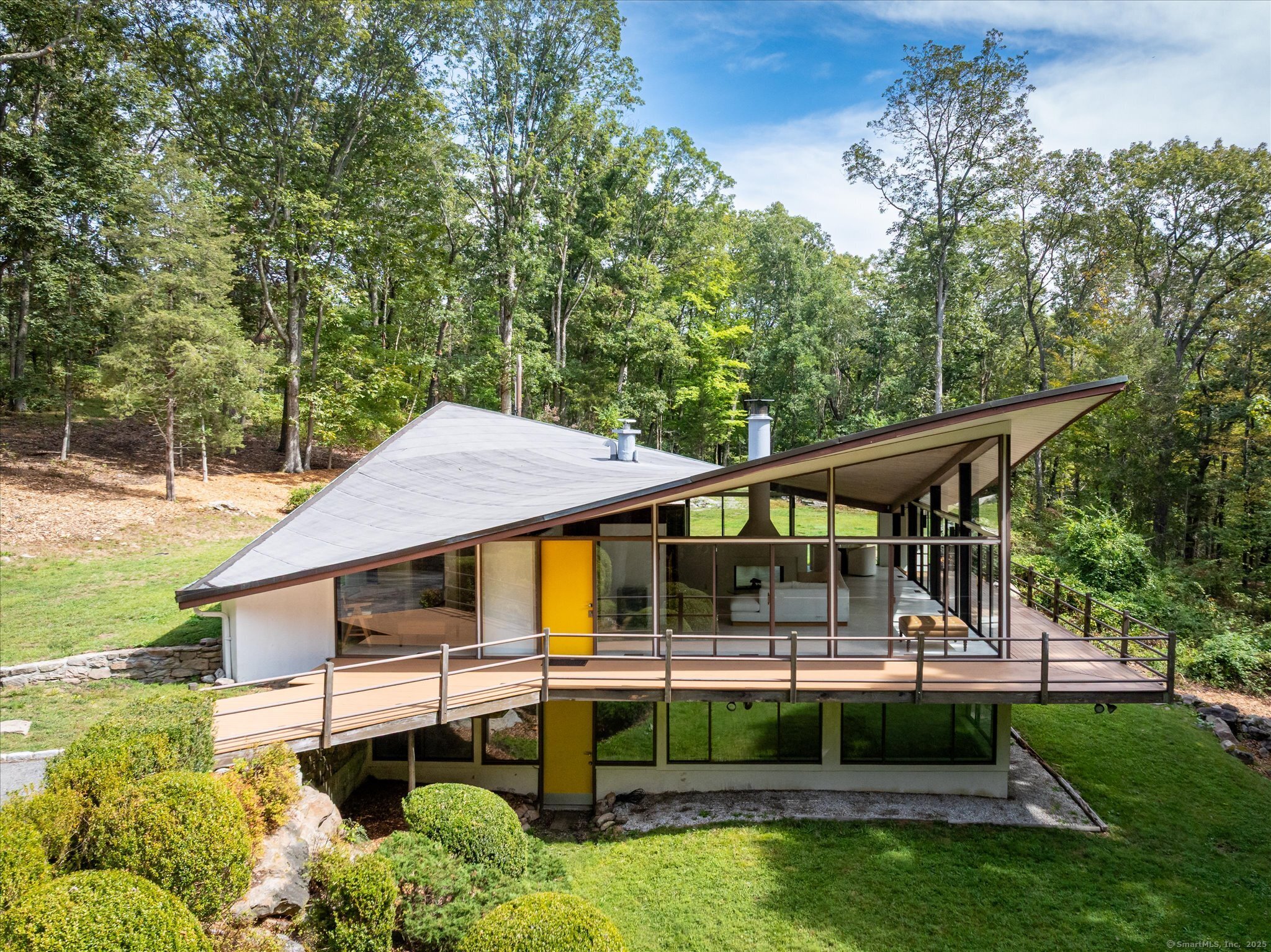 44 Benedict Hill Road New Canaan, CT 06840 - Photo 6 of 27 a front view of a house with garden