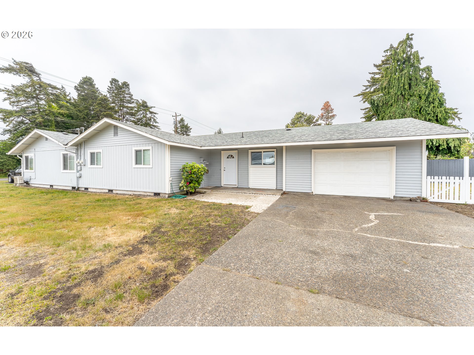 2025 Pine Street Florence, OR 97439 - Photo 3 of 29 Exterior