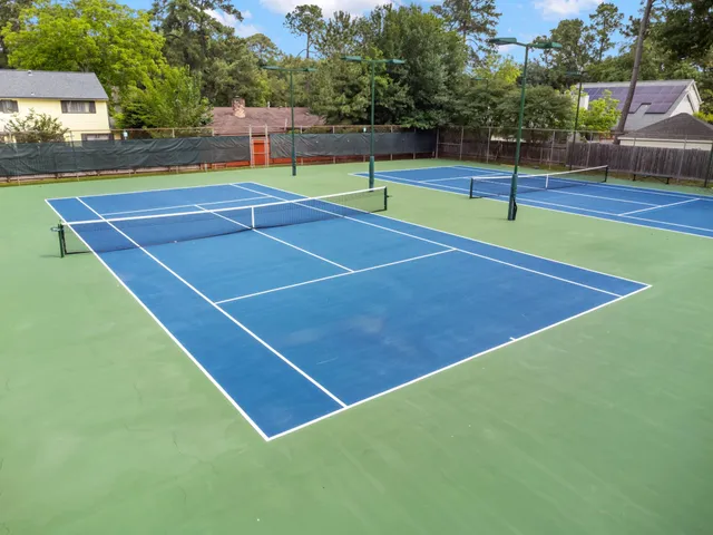 a tennis court that has tennis net