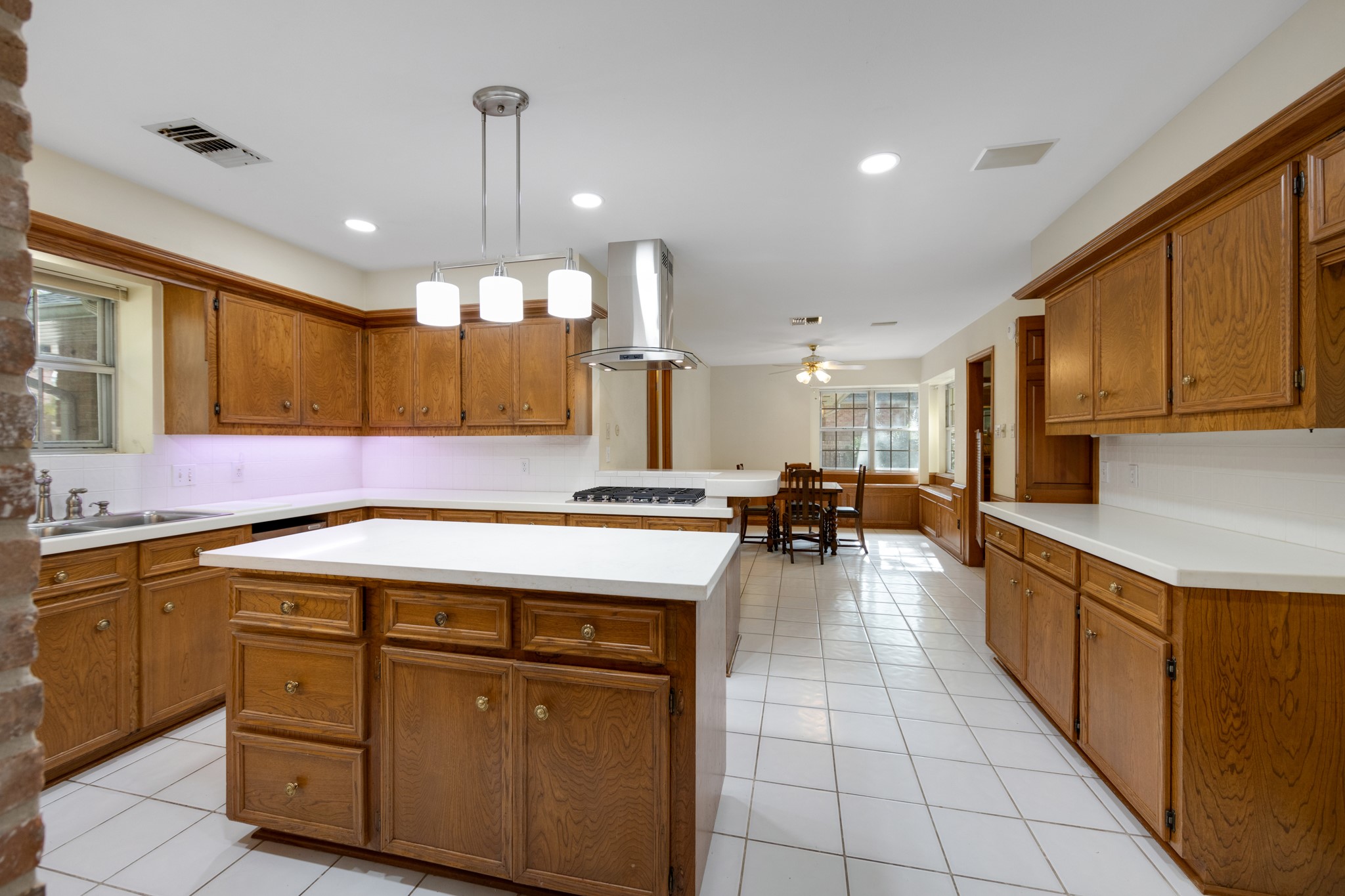 14031 Court Of Regents Houston, TX 77069 - Photo 10 of 50