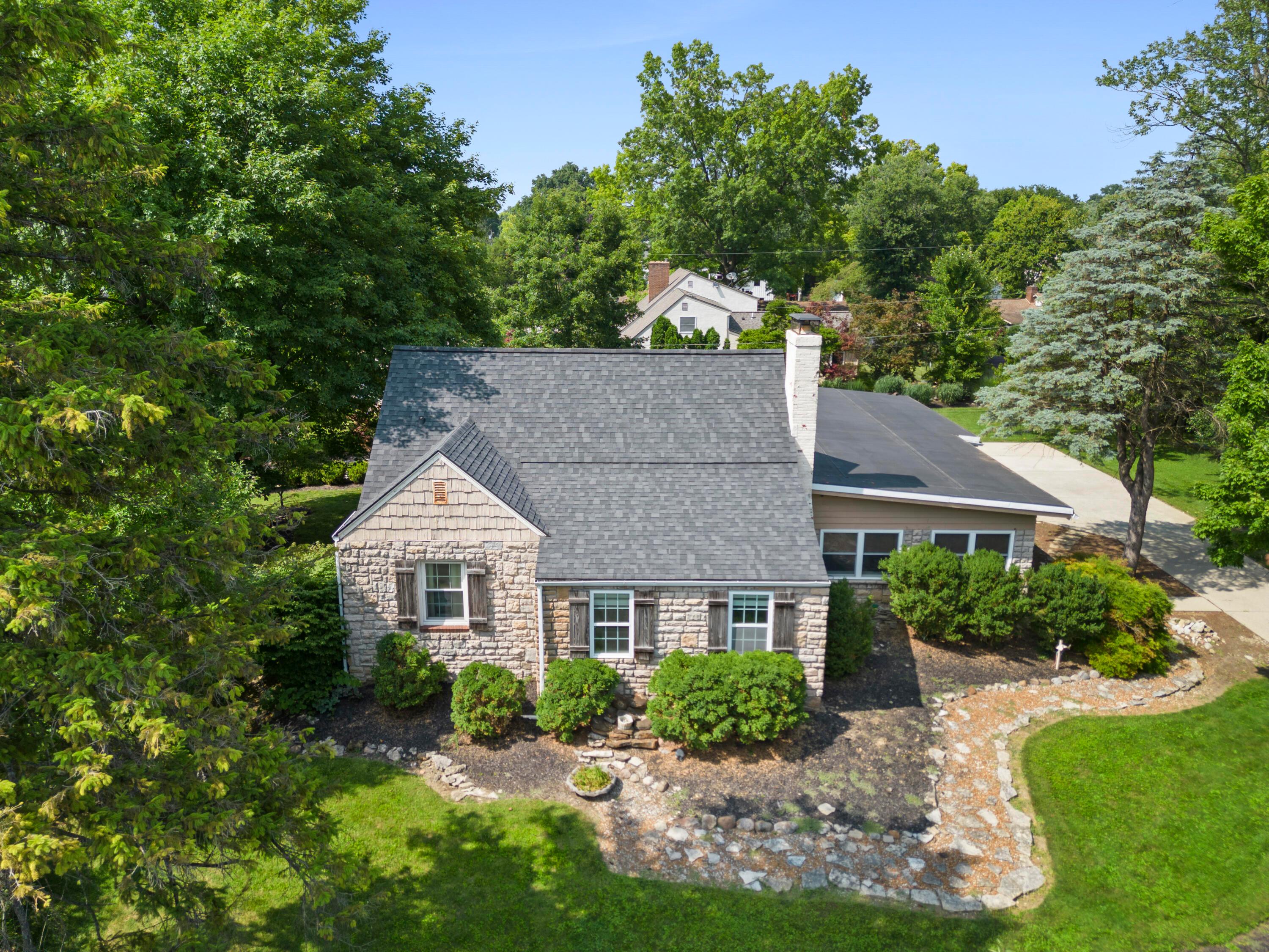 2292 Fishinger Road Columbus, OH 43220 - Photo 3 of 54 Darling Stone Cape