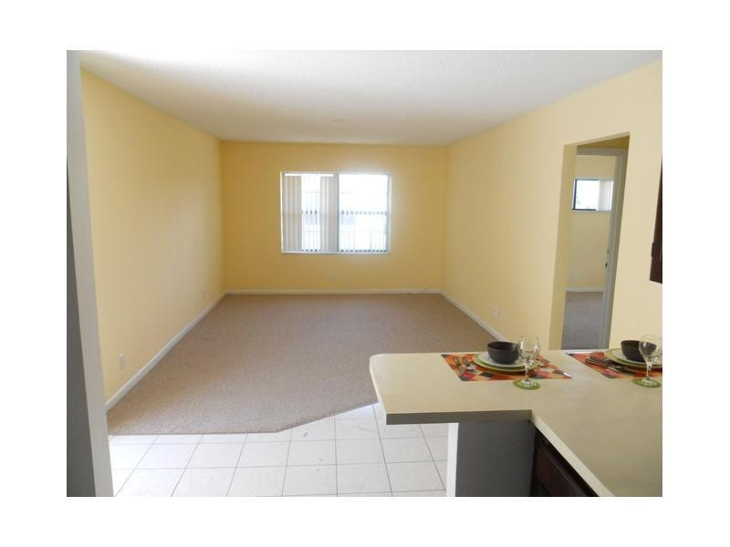 2307 Linton Ridge Circle, Unit C6 Delray Beach, FL 33444 - Photo 4 of 10 Exterior Front