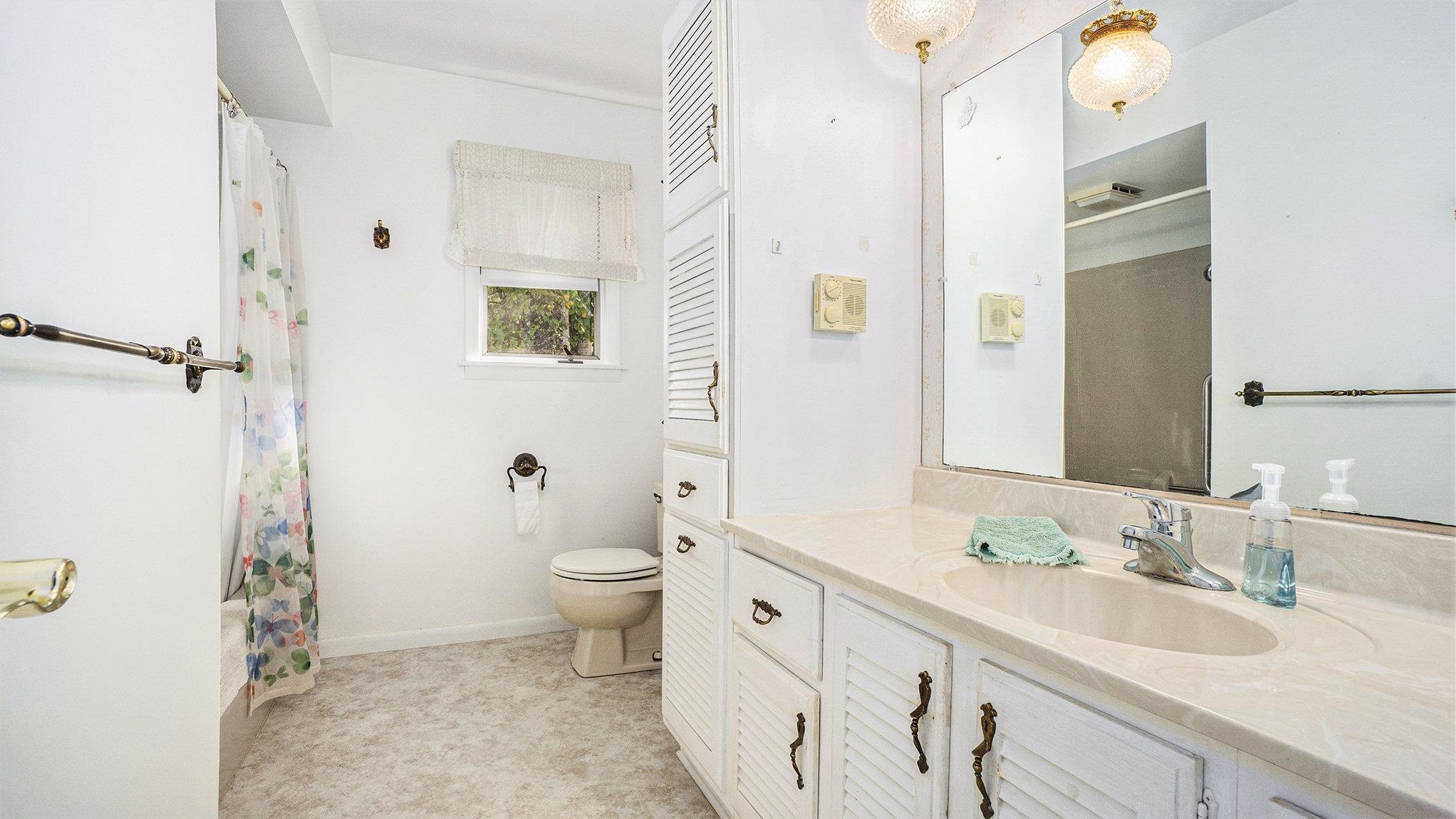 1068 Carlisle Road Traverse City, MI 49696 - Photo 13 of 30 1928103-a6802533-f465-4c1c-b8a4-83850afe1368.JPG