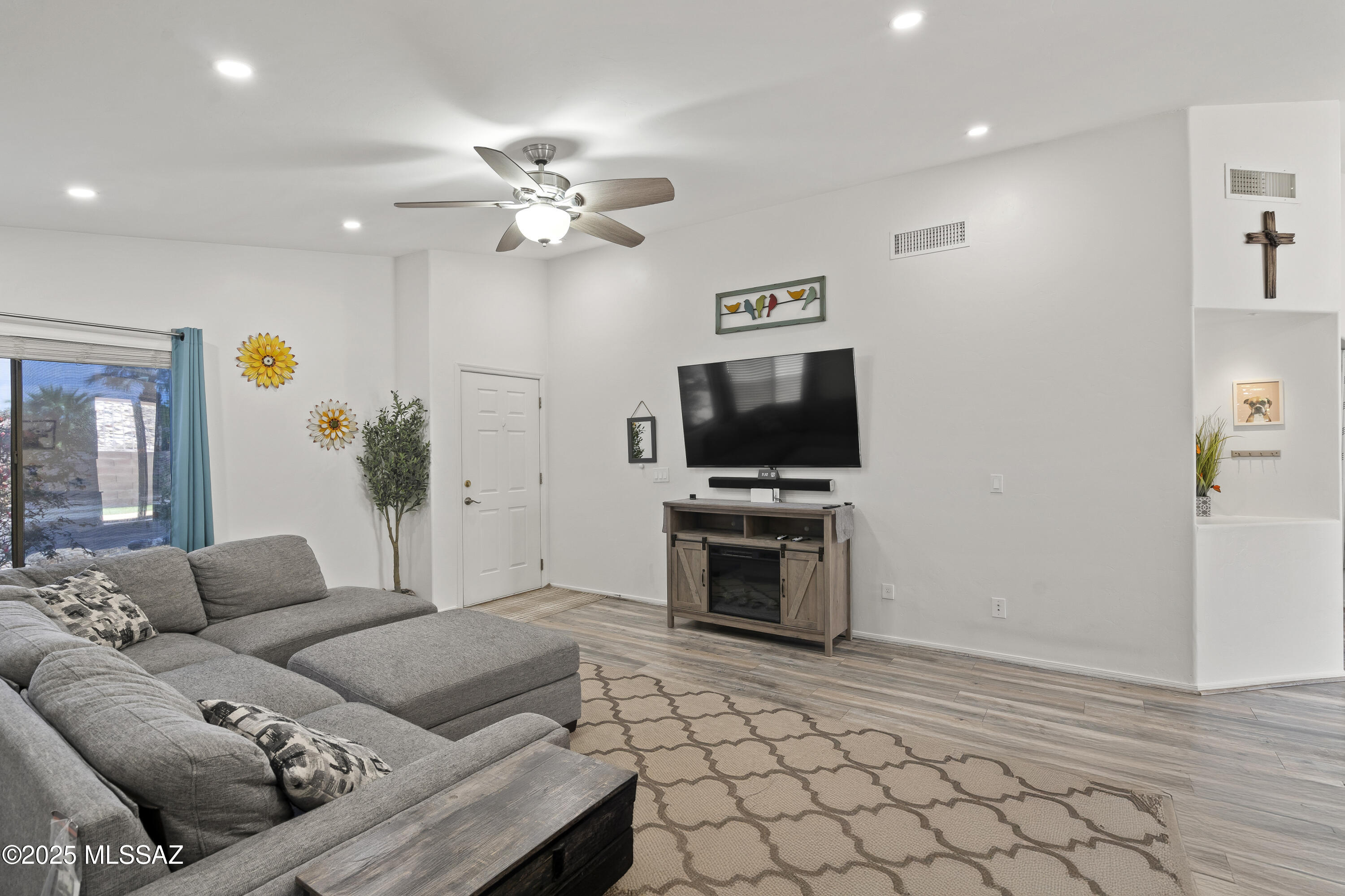 519 West Silvertip Road Tucson, AZ 85737 - Photo 4 of 29