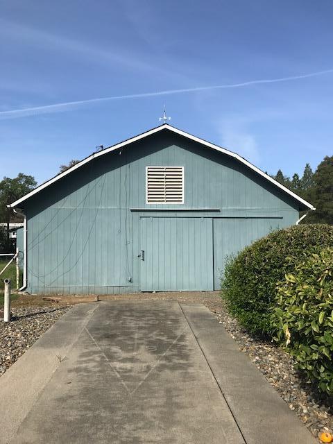 5730 Cedars Road Redding, CA 96001 - Photo 13 of 14 a backyard of a house