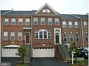$3,150 | 41859 Cinnabar Square, Aldie, VA 20105