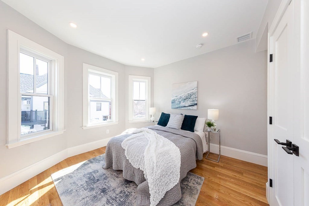 22 Everett Street, Unit 2 Boston, MA 02122 - Photo 18 of 39