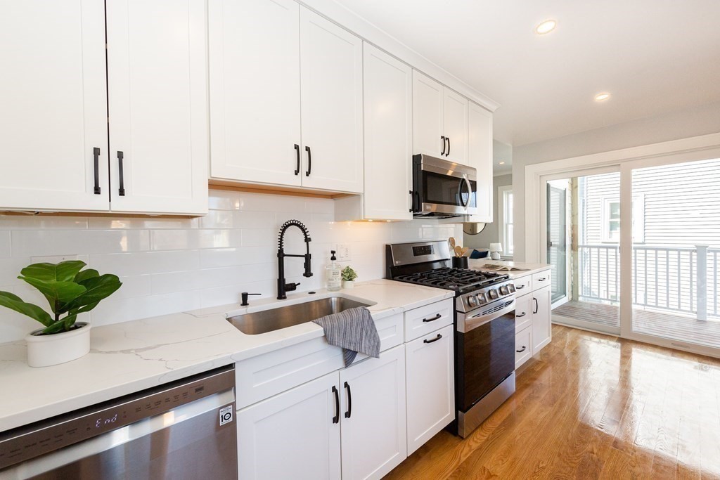 22 Everett Street, Unit 2 Boston, MA 02122 - Photo 3 of 39