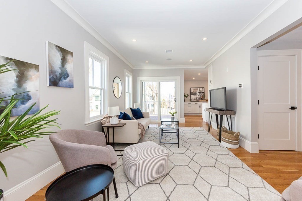 22 Everett Street, Unit 2 Boston, MA 02122 - Photo 8 of 39