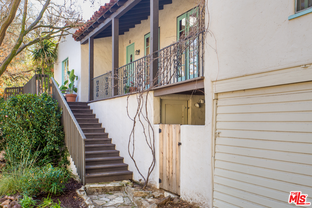 2407 Greenvalley Road Los Angeles, CA 90046 - Photo 2 of 21