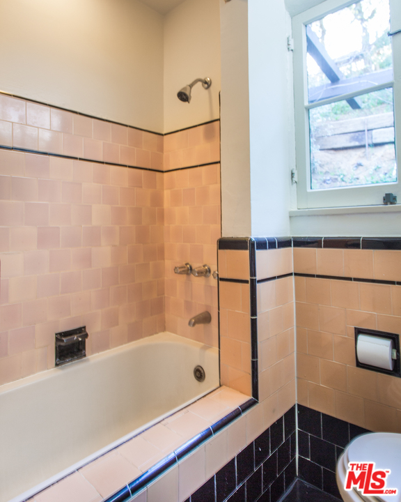 2407 Greenvalley Road Los Angeles, CA 90046 - Photo 11 of 21