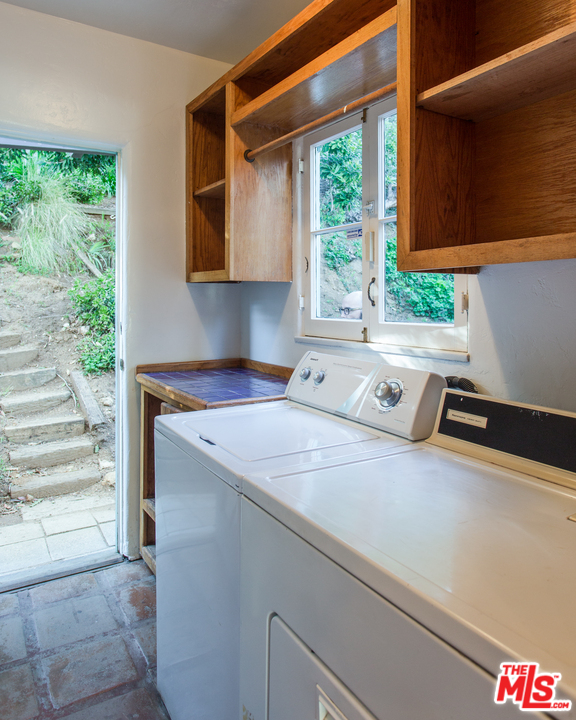 2407 Greenvalley Road Los Angeles, CA 90046 - Photo 13 of 21
