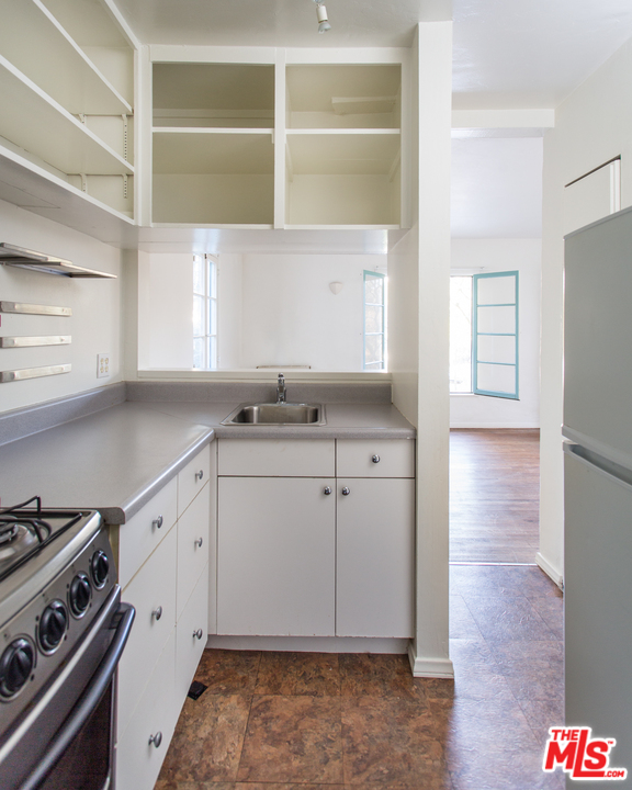 2407 Greenvalley Road Los Angeles, CA 90046 - Photo 18 of 21