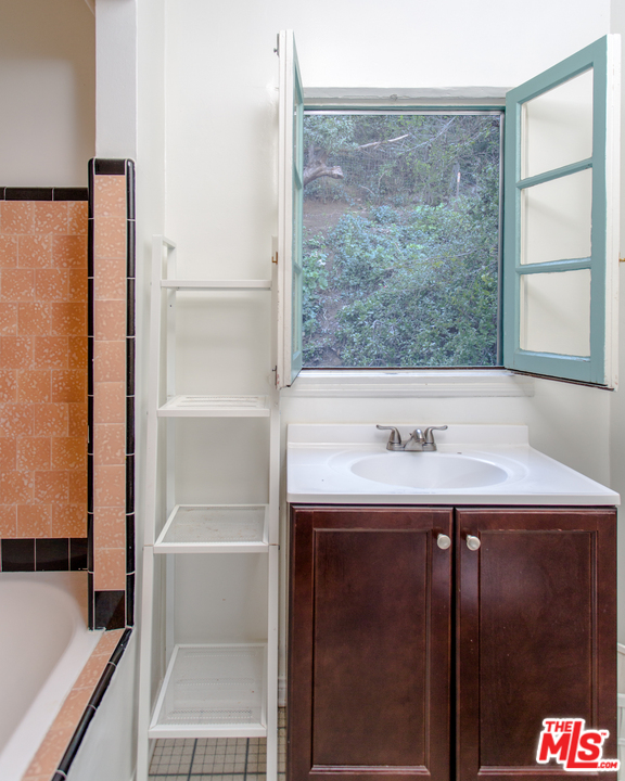 2407 Greenvalley Road Los Angeles, CA 90046 - Photo 19 of 21