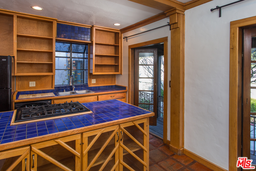 2407 Greenvalley Road Los Angeles, CA 90046 - Photo 9 of 21