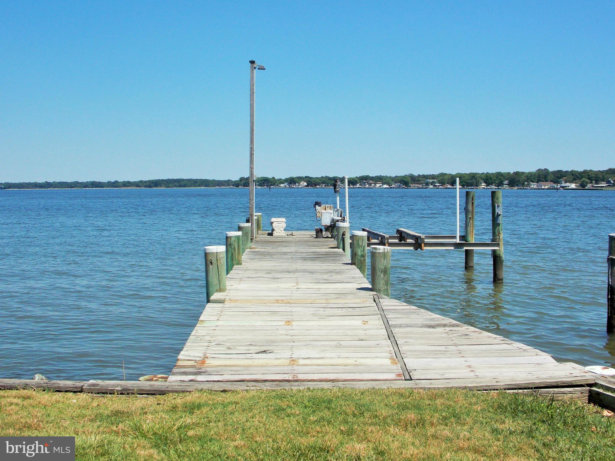 910 Long Point Road Grasonville, MD 21638 - Photo 3 of 29 Pier with Boat Lift,