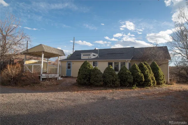 $2,100 | 9801 West 38th Avenue, Wheat Ridge, CO 80033