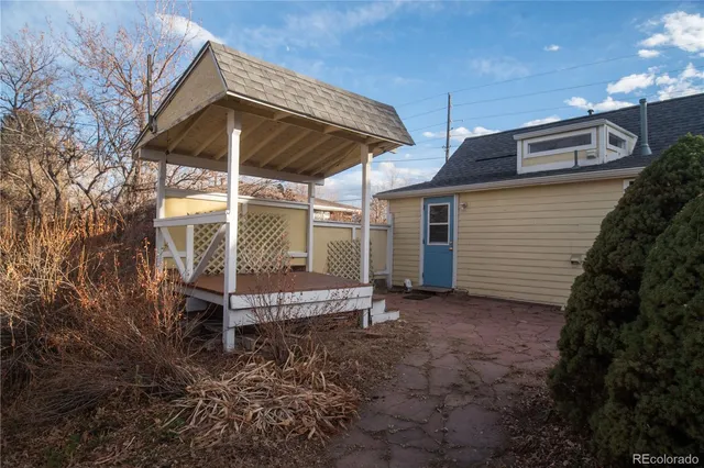 $2,100 | 9801 West 38th Avenue, Wheat Ridge, CO 80033