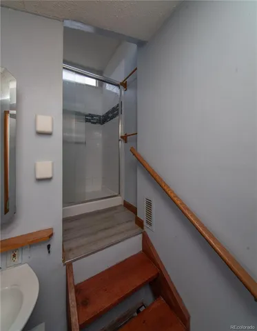 $2,100 | 9801 West 38th Avenue, Wheat Ridge, CO 80033