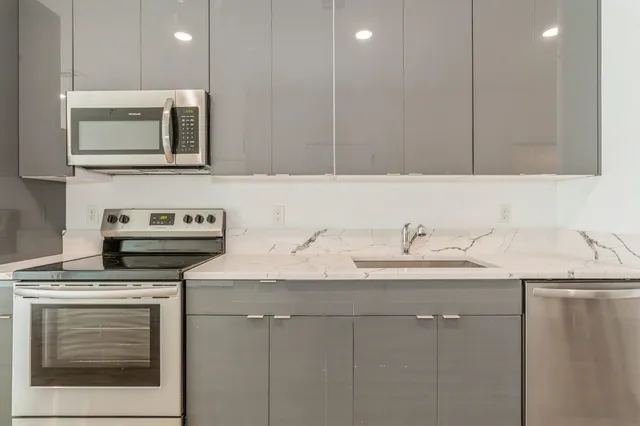 $2,675 | 28-26 Vroom Street, Unit 505, Jersey City, NJ 07306