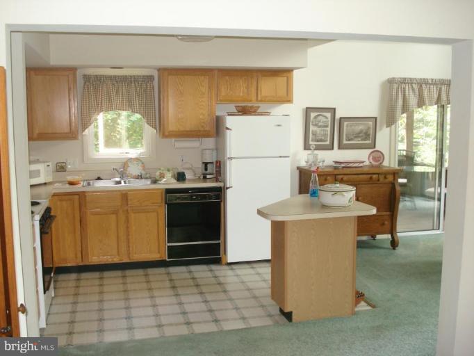 332 Chestnut Trail Road Front Royal, VA 22630 - Photo 4 of 11 Kitchen