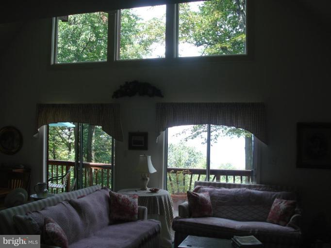 332 Chestnut Trail Road Front Royal, VA 22630 - Photo 5 of 11 Living Room