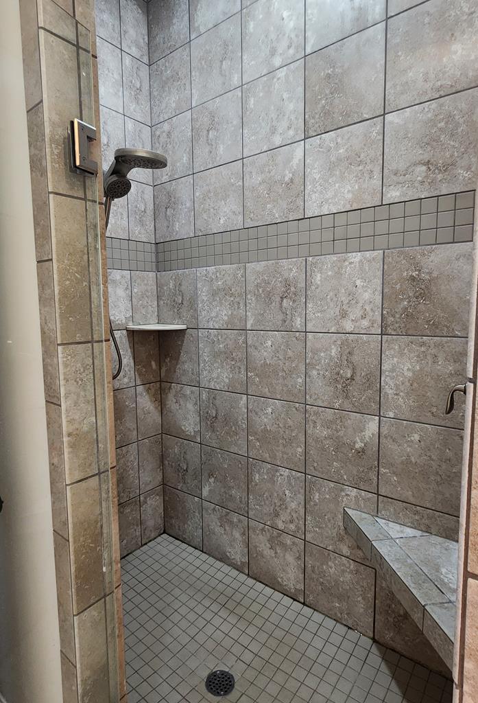 170 Ridgecrest Loop Dothan, AL 36301 - Photo 20 of 34 Primary Shower