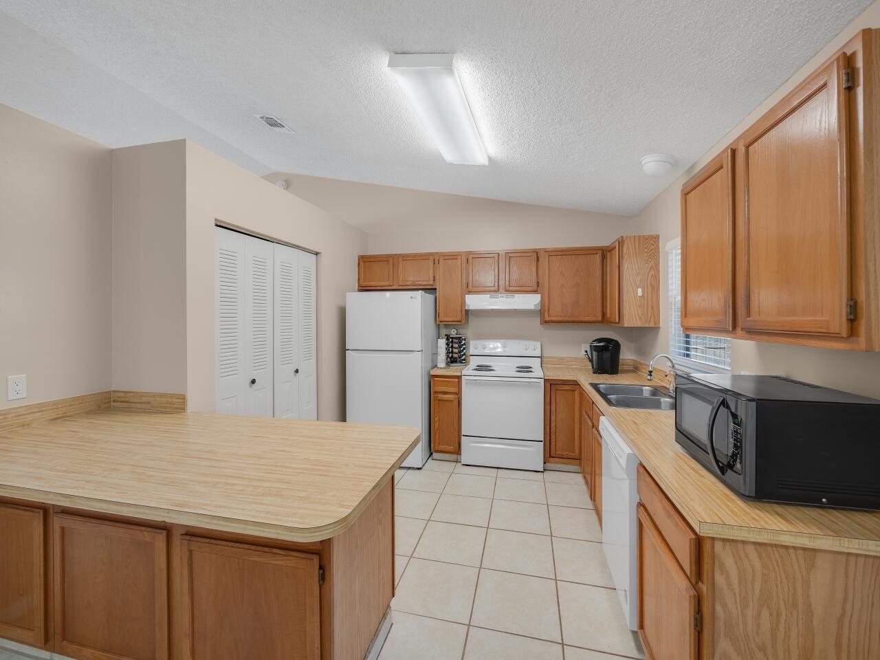 8302 Bayard Road Fort Pierce, FL 34951 - Photo 7 of 17 Kitchen