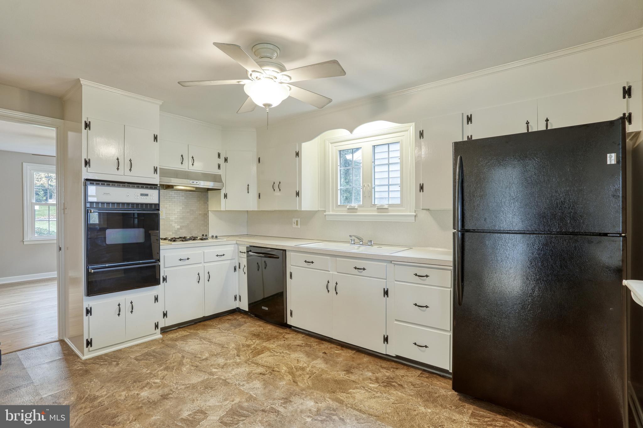 468 Waters Road York, PA 17403 - Photo 21 of 77
