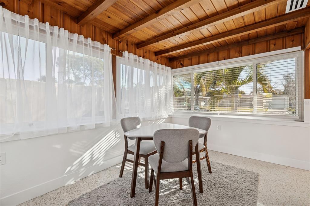 2488 Del Rio Way Dunedin, FL 34698 - Photo 12 of 33