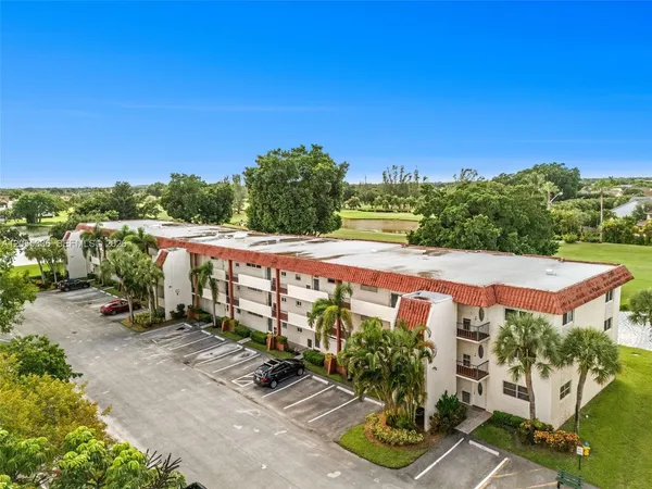 $1,800 | 9811 North Hollybrook Lake Drive, Unit 103, Pembroke Pines, FL 33025
