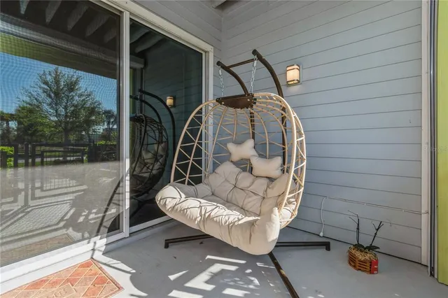 a view of entryway with patio