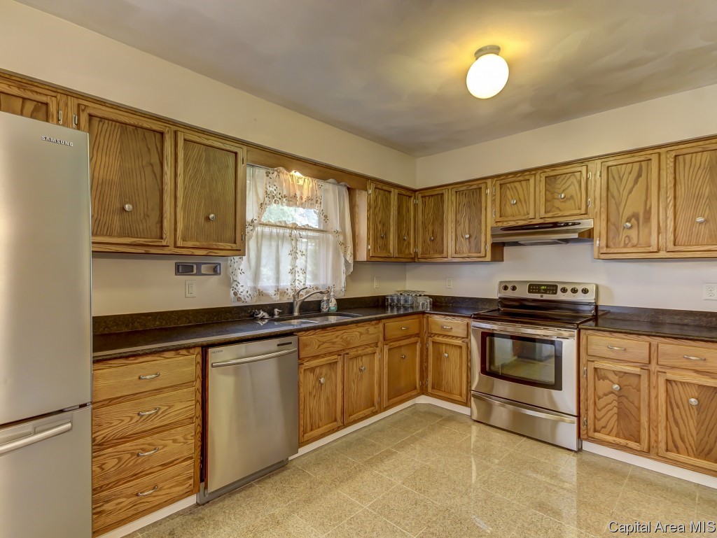 420 Merrymen Road Springfield, IL 62704 - Photo 2 of 36