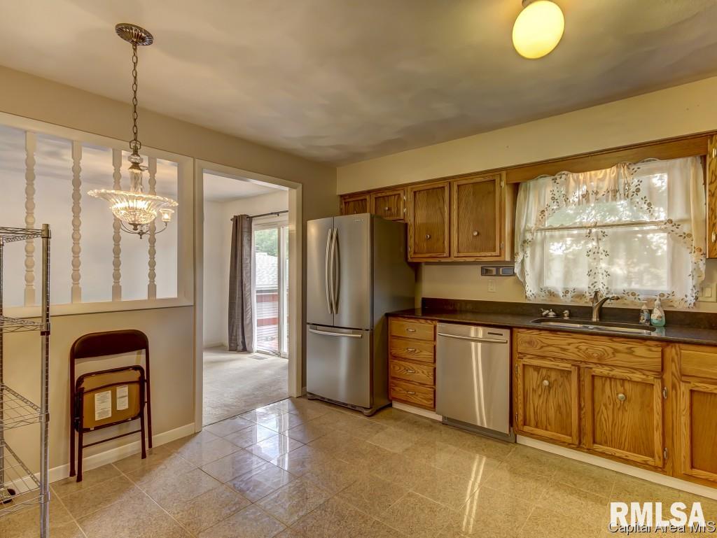 420 Merrymen Road Springfield, IL 62704 - Photo 3 of 36