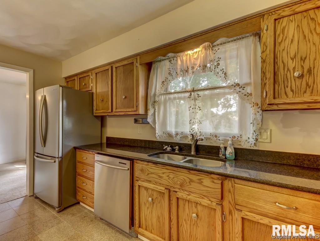 420 Merrymen Road Springfield, IL 62704 - Photo 7 of 36