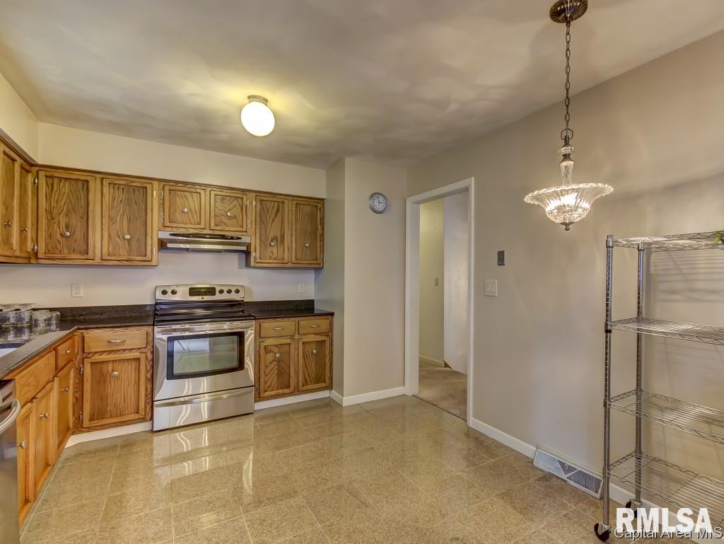 420 Merrymen Road Springfield, IL 62704 - Photo 8 of 36