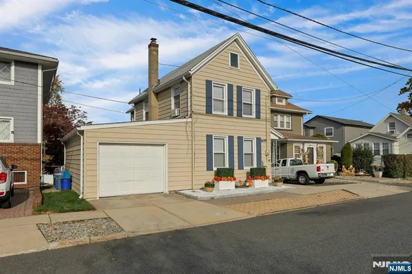 $570,000 | 609 Chase Avenue, Lyndhurst, NJ 07071