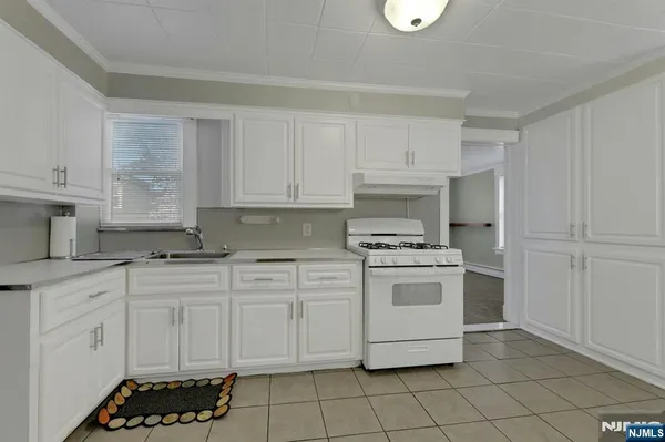 $570,000 | 609 Chase Avenue, Lyndhurst, NJ 07071