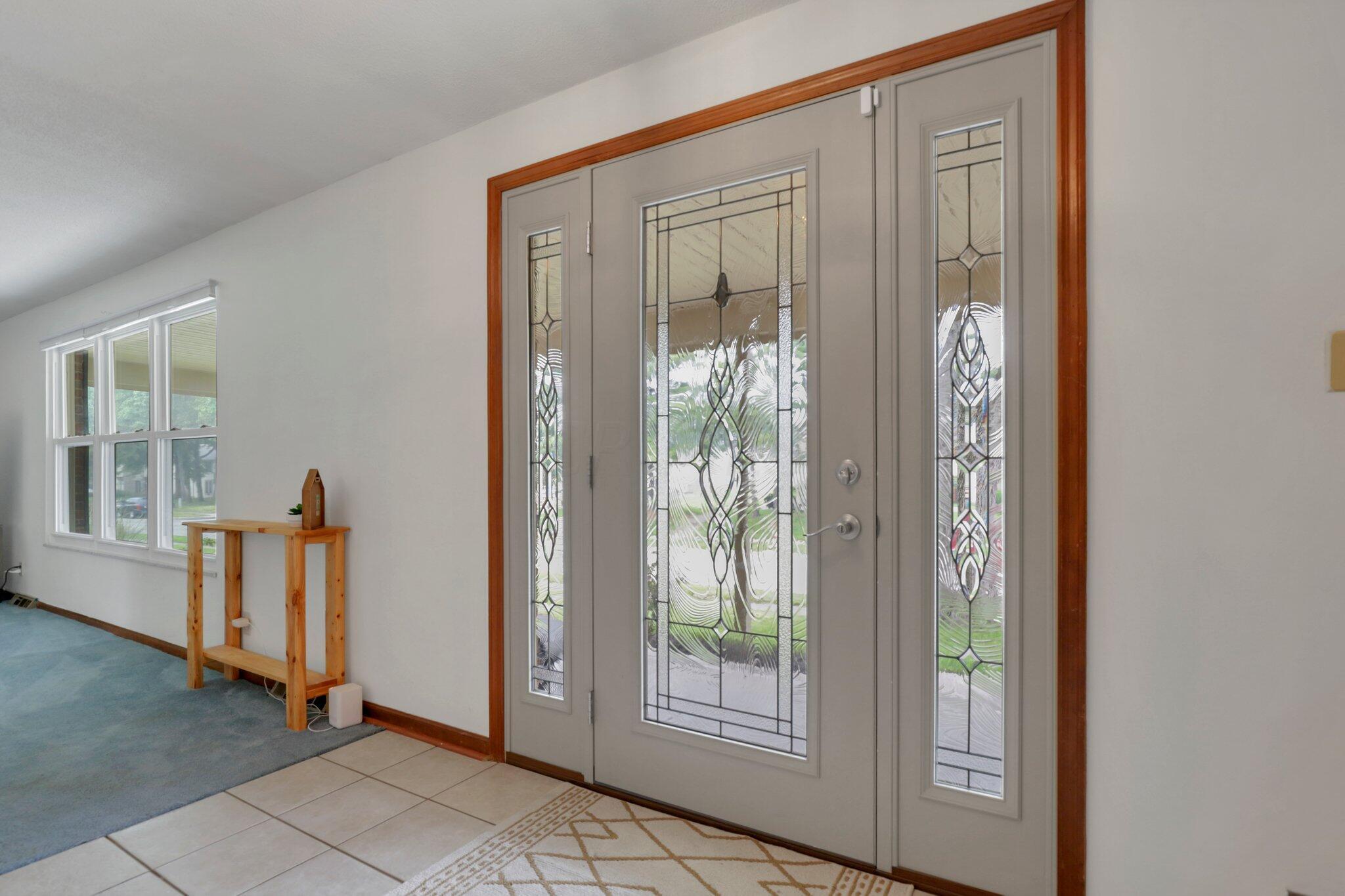 188 Landover Road Columbus, OH 43230 - Photo 8 of 65 Entryway