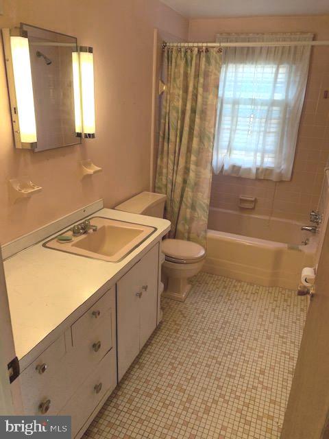 1613 Gridley Lane Silver Spring, MD 20902 - Photo 17 of 27 Full Bath