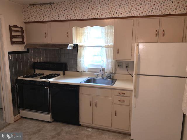 1613 Gridley Lane Silver Spring, MD 20902 - Photo 4 of 27 Kitchen
