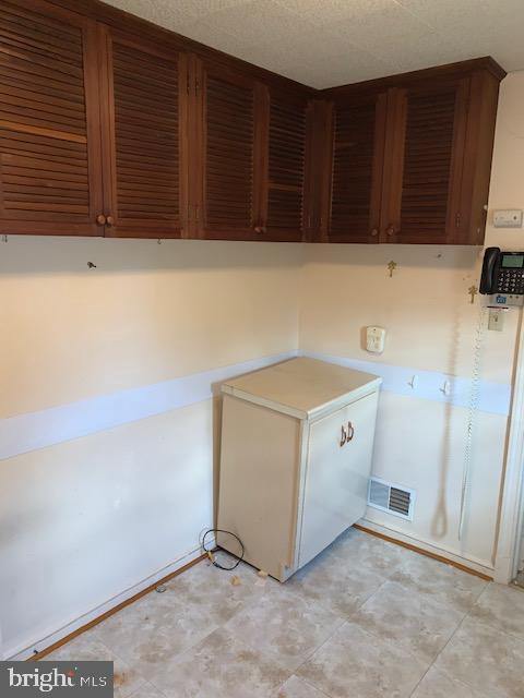 1613 Gridley Lane Silver Spring, MD 20902 - Photo 5 of 27 Kitchen