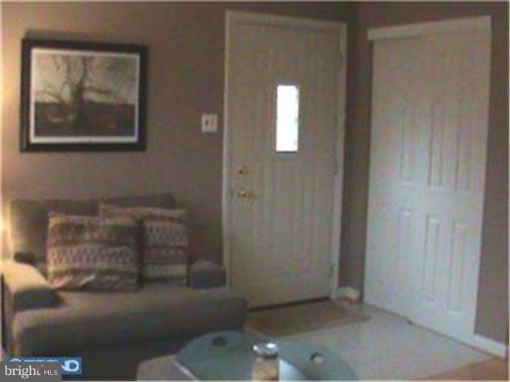 1808 Tomlinson Road Philadelphia, PA 19116 - Photo 2 of 24 Living Room