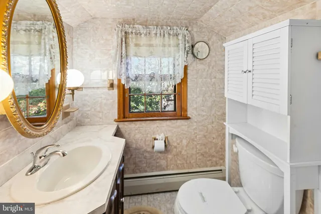 a view of a livingroom with an empty space