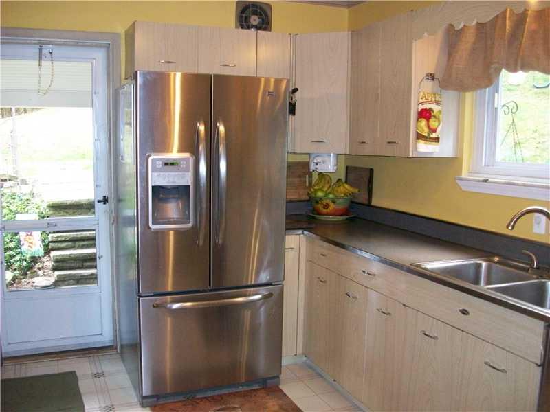 246 Universal Road Penn Hills, PA 15235 - Photo 3 of 18 Kitchen.