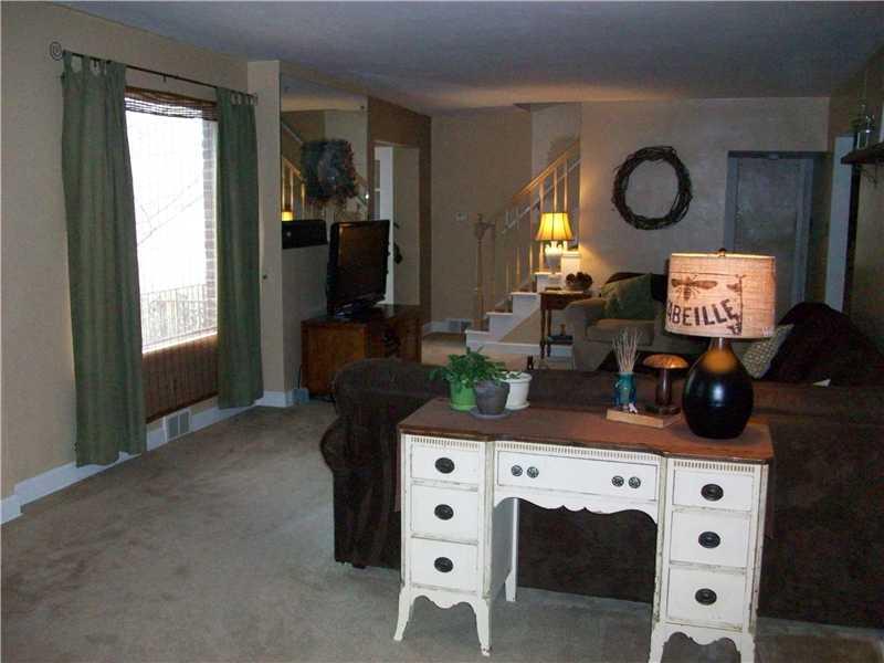 246 Universal Road Penn Hills, PA 15235 - Photo 4 of 18 Living Room.