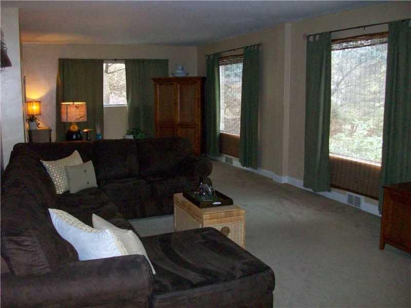 246 Universal Road Penn Hills, PA 15235 - Photo 5 of 18 Living Room.