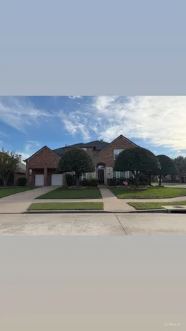a view of houses with an outdoor space