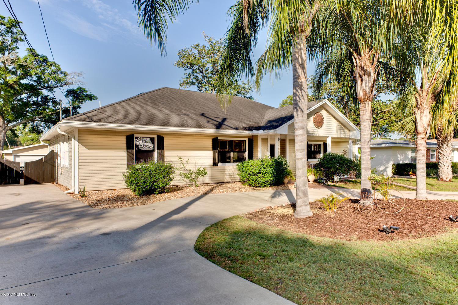 566 Bay Ridge Road Jacksonville, FL 32216 - Photo 2 of 46 circular drive